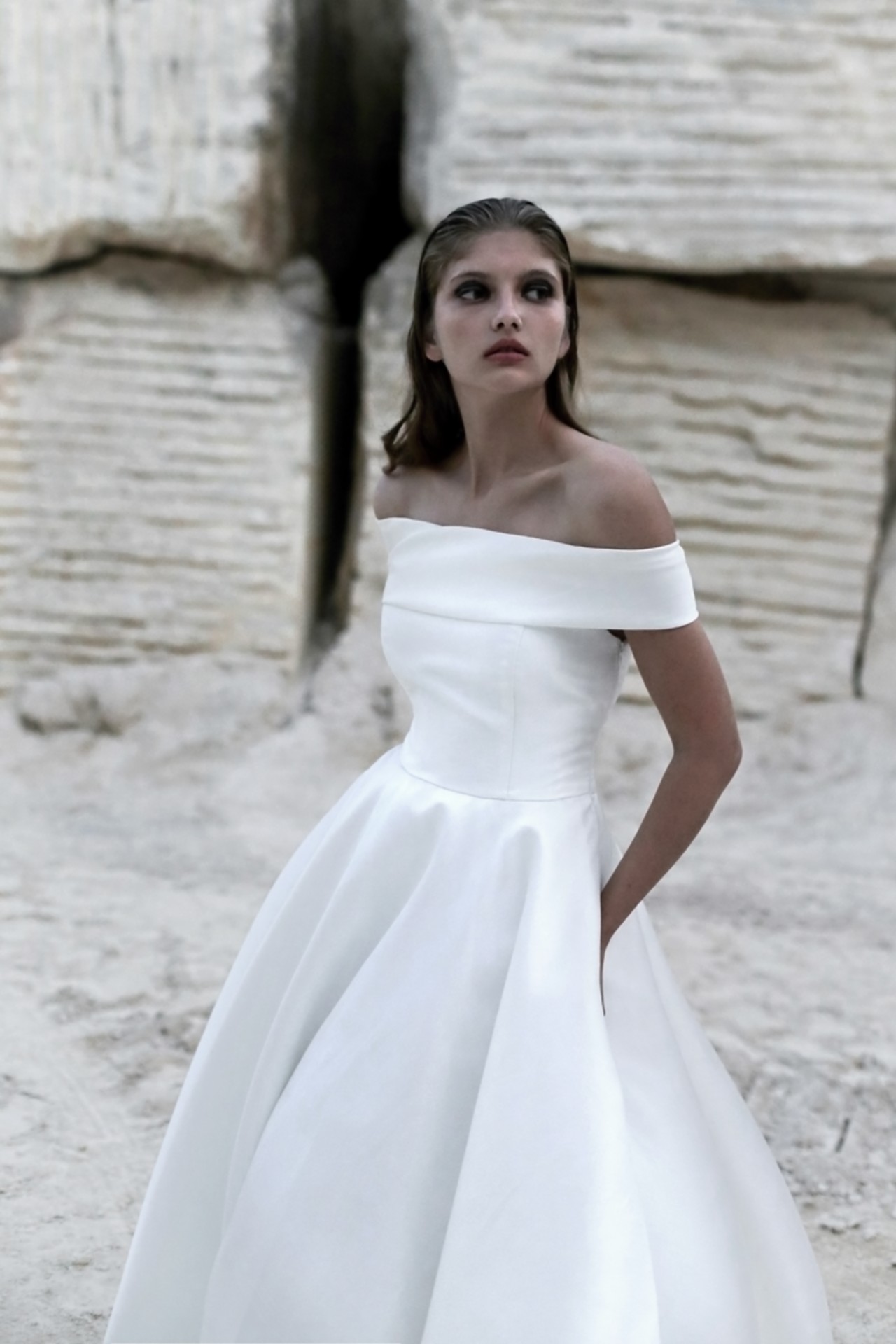 Athena L14 (4) Athena L14 (4)